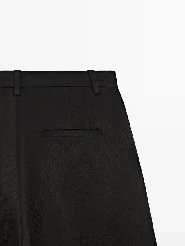 Fließende Hose mit Falten Fließende Hose mit Falten