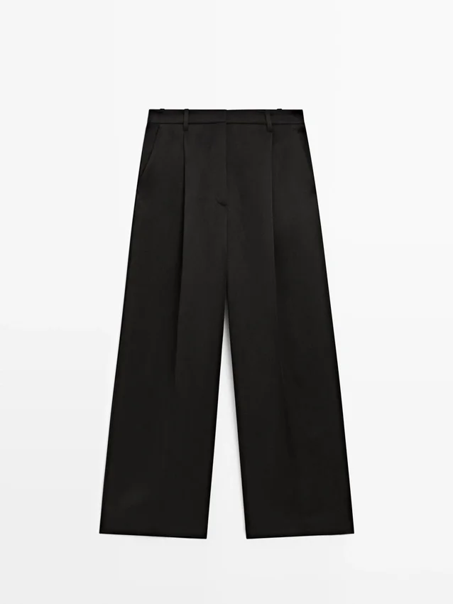Fließende Hose mit Falten Fließende Hose mit Falten