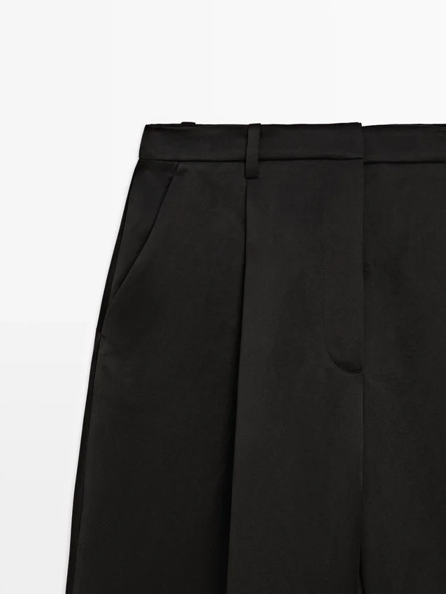 Fließende Hose mit Falten Fließende Hose mit Falten