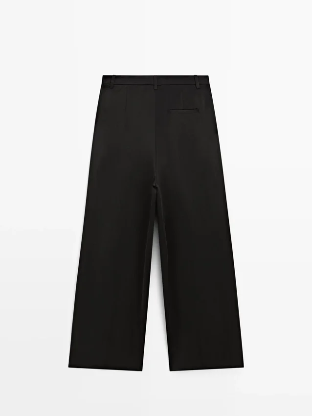 Fließende Hose mit Falten Fließende Hose mit Falten
