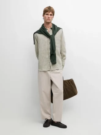 Fließendes Leinenhemd mit Tasche Fließendes Leinenhemd mit Tasche