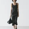 Fließendes Midi-Kleid mit Rundhalsausschnitt Fließendes Midi-Kleid mit Rundhalsausschnitt