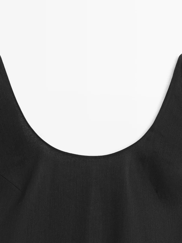 Fließendes Midi-Kleid mit Rundhalsausschnitt Fließendes Midi-Kleid mit Rundhalsausschnitt