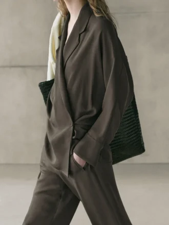 Fließendes Overshirt mit doppelter Knopfleiste Fließendes Overshirt mit doppelter Knopfleiste