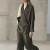 Fließendes Overshirt mit doppelter Knopfleiste Fließendes Overshirt mit doppelter Knopfleiste
