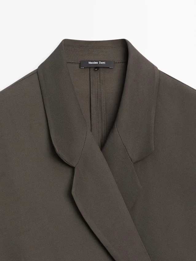Fließendes Overshirt mit doppelter Knopfleiste Fließendes Overshirt mit doppelter Knopfleiste