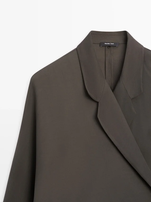 Fließendes Overshirt mit doppelter Knopfleiste Fließendes Overshirt mit doppelter Knopfleiste