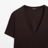 Fließendes T-Shirt mit V-Ausschnitt Fließendes T-Shirt mit V-Ausschnitt