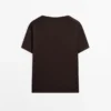 Fließendes T-Shirt mit V-Ausschnitt Fließendes T-Shirt mit V-Ausschnitt