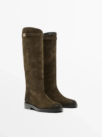 Geölte Reitstiefel aus gespaltenem Wildleder Geölte Reitstiefel aus gespaltenem Wildleder