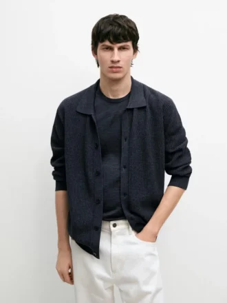 Gerippte Cardigan mit Knöpfen Gerippte Cardigan mit Knöpfen
