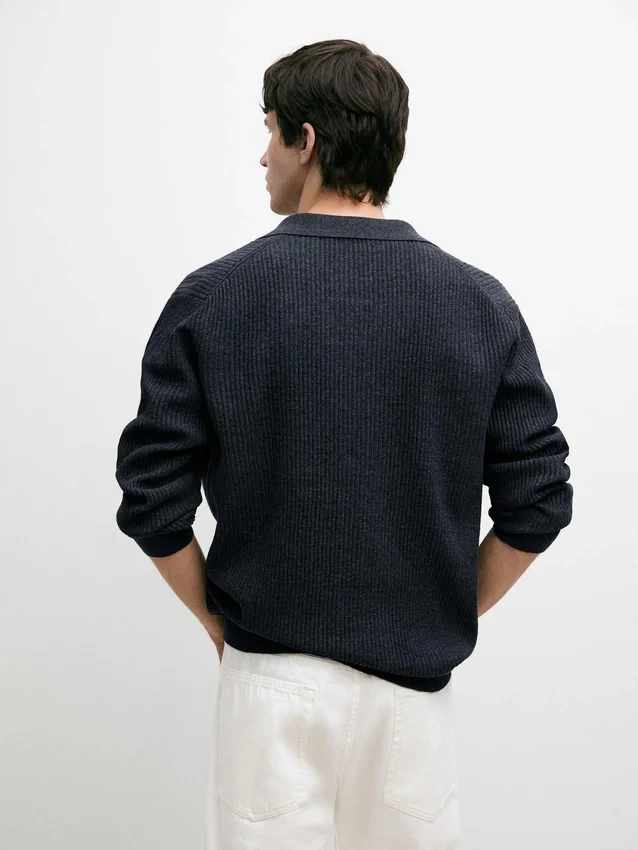 Gerippte Cardigan mit Knöpfen Gerippte Cardigan mit Knöpfen