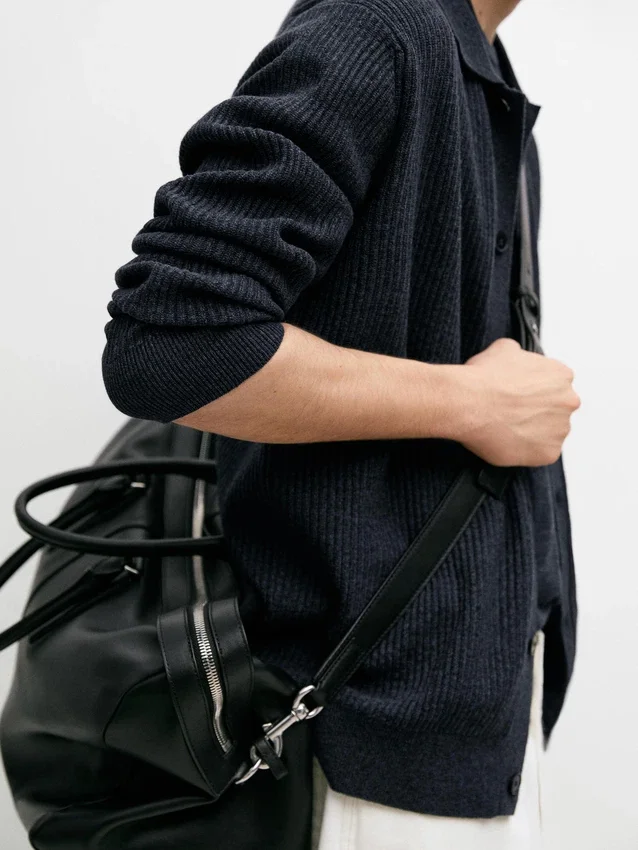 Gerippte Cardigan mit Knöpfen Gerippte Cardigan mit Knöpfen
