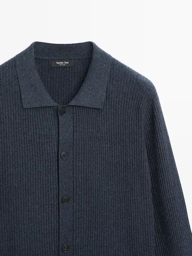 Gerippte Cardigan mit Knöpfen Gerippte Cardigan mit Knöpfen