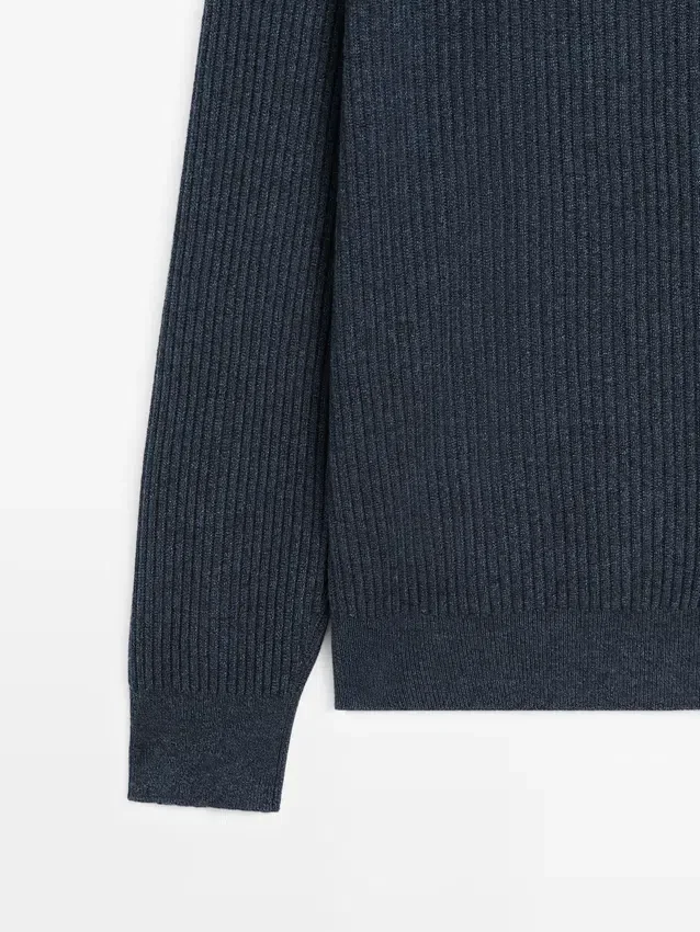 Gerippte Cardigan mit Knöpfen Gerippte Cardigan mit Knöpfen