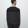 Gestreifter Pullover mit Rundhalsausschnitt Gestreifter Pullover mit Rundhalsausschnitt