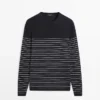 Gestreifter Pullover mit Rundhalsausschnitt Gestreifter Pullover mit Rundhalsausschnitt