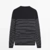 Gestreifter Pullover mit Rundhalsausschnitt Gestreifter Pullover mit Rundhalsausschnitt