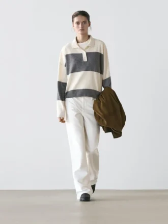 Gestreifter Strickpullover mit Poloshirt-Kragen Gestreifter Strickpullover mit Poloshirt-Kragen