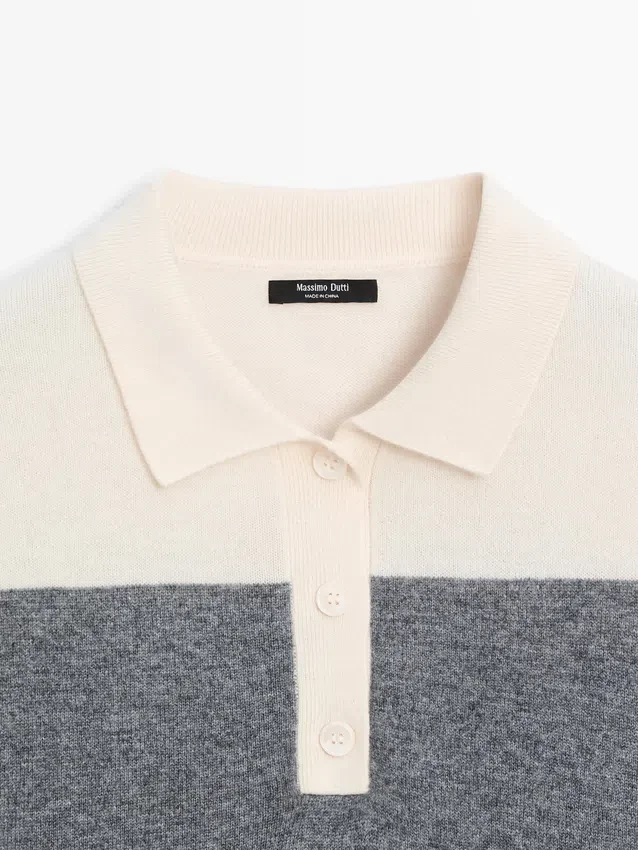 Gestreifter Strickpullover mit Poloshirt-Kragen Gestreifter Strickpullover mit Poloshirt-Kragen