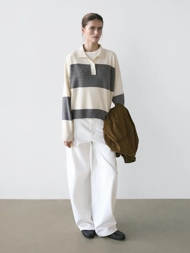 Gestreifter Strickpullover mit Poloshirt-Kragen Gestreifter Strickpullover mit Poloshirt-Kragen