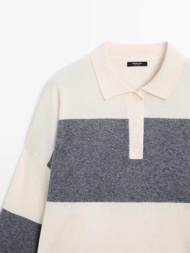 Gestreifter Strickpullover mit Poloshirt-Kragen Gestreifter Strickpullover mit Poloshirt-Kragen