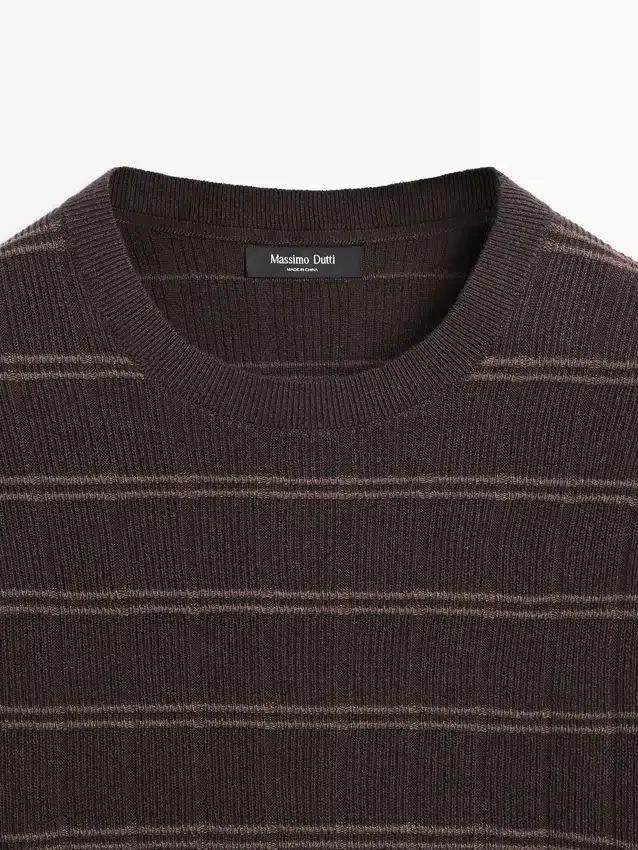 Gestreifter Strickpullover mit Rundhalsausschnitt Gestreifter Strickpullover mit Rundhalsausschnitt