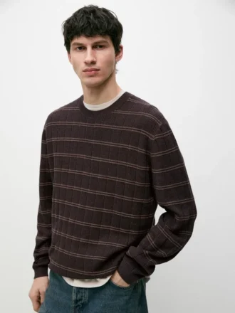 Gestreifter Strickpullover mit Rundhalsausschnitt Gestreifter Strickpullover mit Rundhalsausschnitt