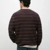 Gestreifter Strickpullover mit Rundhalsausschnitt Gestreifter Strickpullover mit Rundhalsausschnitt