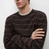 Gestreifter Strickpullover mit Rundhalsausschnitt Gestreifter Strickpullover mit Rundhalsausschnitt