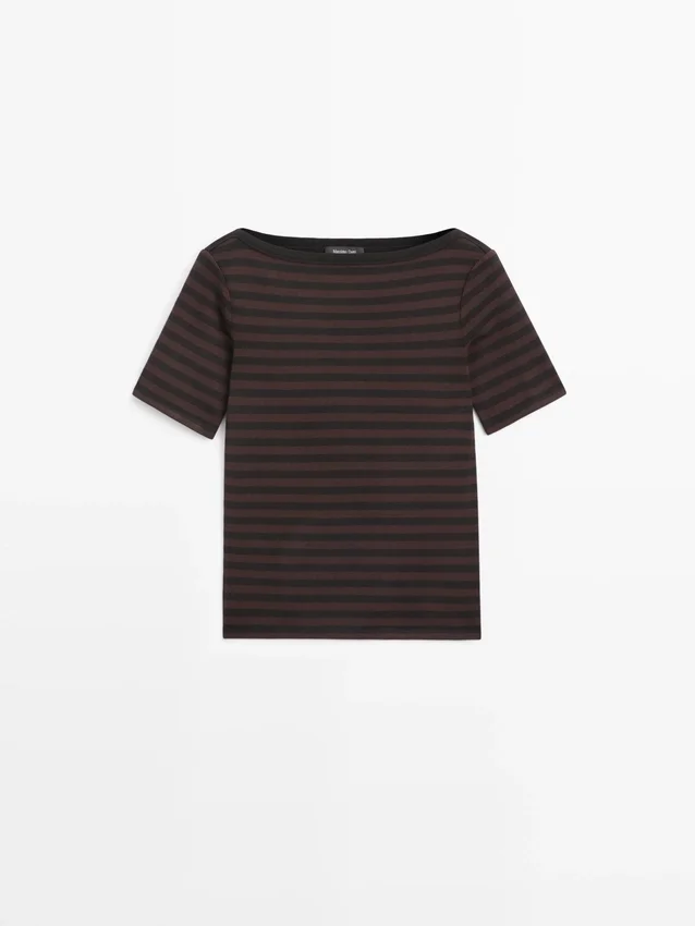 Gestreiftes Kurzarm-T-Shirt mit U-Boot-Ausschnitt Gestreiftes Kurzarm-T-Shirt mit U-Boot-Ausschnitt