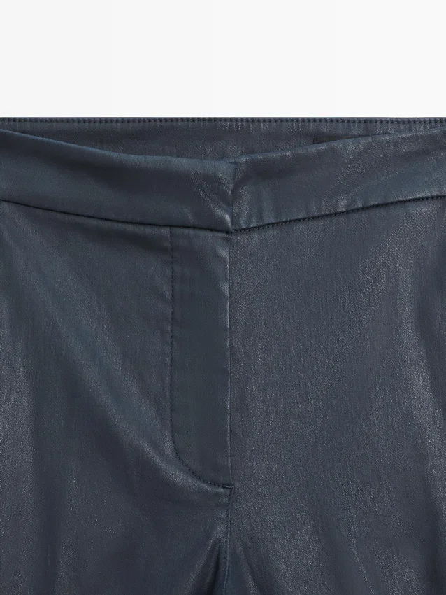 Gewachste Hose mit ausgestelltem Schnitt Gewachste Hose mit ausgestelltem Schnitt