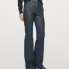 Gewachste Hose mit ausgestelltem Schnitt Gewachste Hose mit ausgestelltem Schnitt
