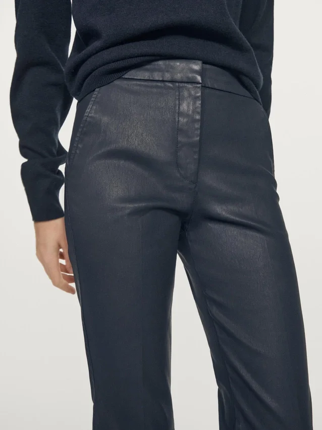 Gewachste Hose mit ausgestelltem Schnitt Gewachste Hose mit ausgestelltem Schnitt