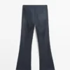 Gewachste Hose mit ausgestelltem Schnitt Gewachste Hose mit ausgestelltem Schnitt