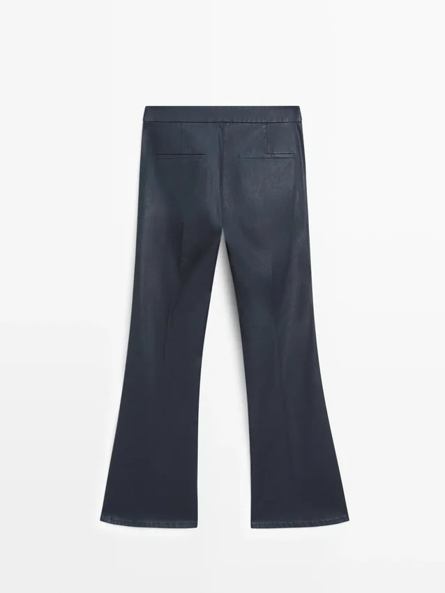 Gewachste Hose mit ausgestelltem Schnitt Gewachste Hose mit ausgestelltem Schnitt