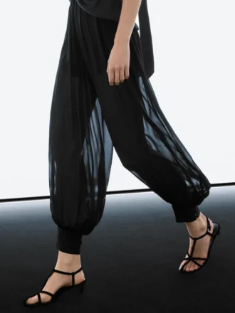 Halbtransparente Sarouel-Hose mit Knopfdetails