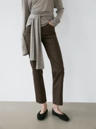 Hoch taillierte, gerade geschnittene, gewachste Hose Hoch taillierte, gerade geschnittene, gewachste Hose