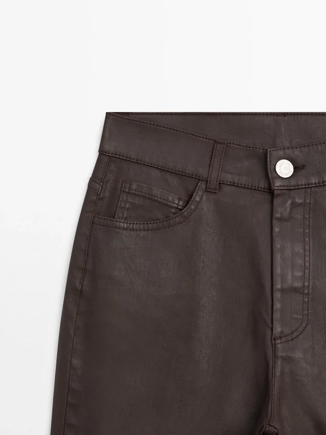 Hoch taillierte, gerade geschnittene, gewachste Hose Hoch taillierte, gerade geschnittene, gewachste Hose