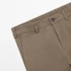 Hose mit konischer Passform und feiner Struktur Hose mit konischer Passform und feiner Struktur