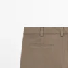 Hose mit konischer Passform und feiner Struktur Hose mit konischer Passform und feiner Struktur