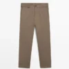 Hose mit konischer Passform und feiner Struktur Hose mit konischer Passform und feiner Struktur