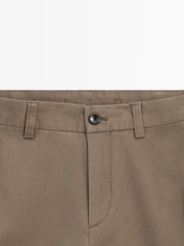 Hose mit konischer Passform und feiner Struktur Hose mit konischer Passform und feiner Struktur