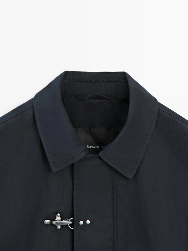 Jacke aus Baumwollmischgewebe mit Knebelverschluss Jacke aus Baumwollmischgewebe mit Knebelverschluss