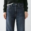 Jeans mit hoher Taille und weitem Bein Jeans mit hoher Taille und weitem Bein