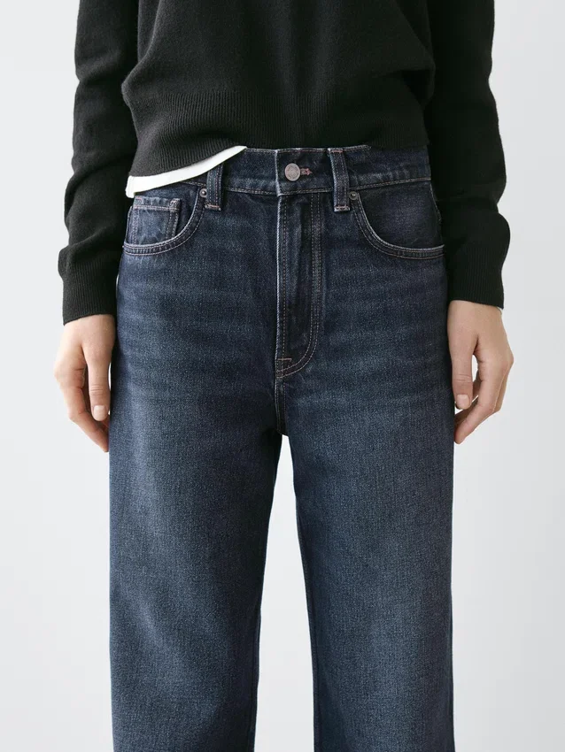 Jeans mit hoher Taille und weitem Bein Jeans mit hoher Taille und weitem Bein