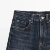 Jeans mit hoher Taille und weitem Bein Jeans mit hoher Taille und weitem Bein