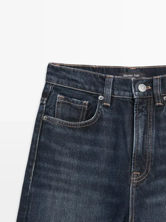 Jeans mit hoher Taille und weitem Bein Jeans mit hoher Taille und weitem Bein