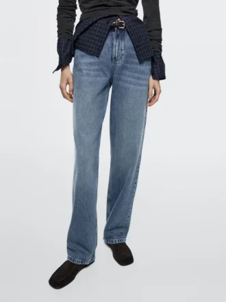 Jeans mit mittlerer Leibhöhe und geradem Bein Jeans mit mittlerer Leibhöhe und geradem Bein