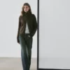 Jeans mit mittlerer Leibhöhe und Schlag Jeans mit mittlerer Leibhöhe und Schlag